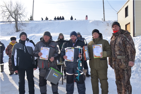 В Козловке прошли соревнования по подлёдному лову памяти Владимира Ильича Смирнова