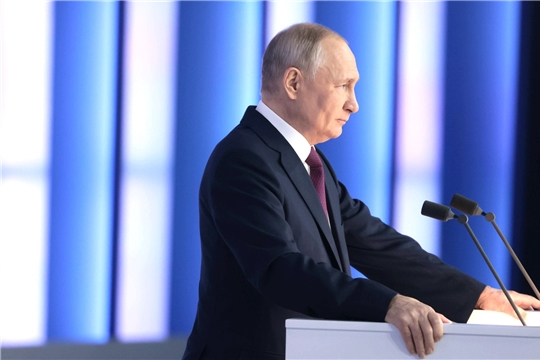 Владимир Путин поручил в течение пяти лет подготовить порядка 1 млн рабочих кадров