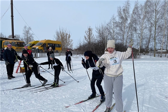 В рамках Дня зимних видов спорта в селе Напольное прошли соревнования по лыжным гонкам
