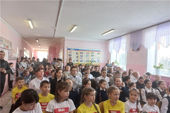 Учащиеся образовательных учреждений Шумерлинского муниципального округа встретились с участниками боевых действий