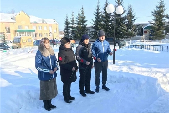 Торжественная церемония возложения цветов к памятнику-обелиску воинам-землякам, погибшим в годы Великой Отечественной войны