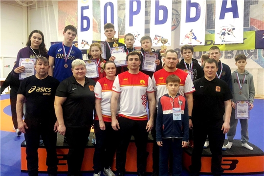 14 медалей выиграли борцы вольного стиля Чувашии на первенстве Поволжья