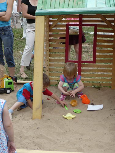 13:08 В рамках акции «Люби свой город» юные чебоксарцы получили новую детскую площадку!