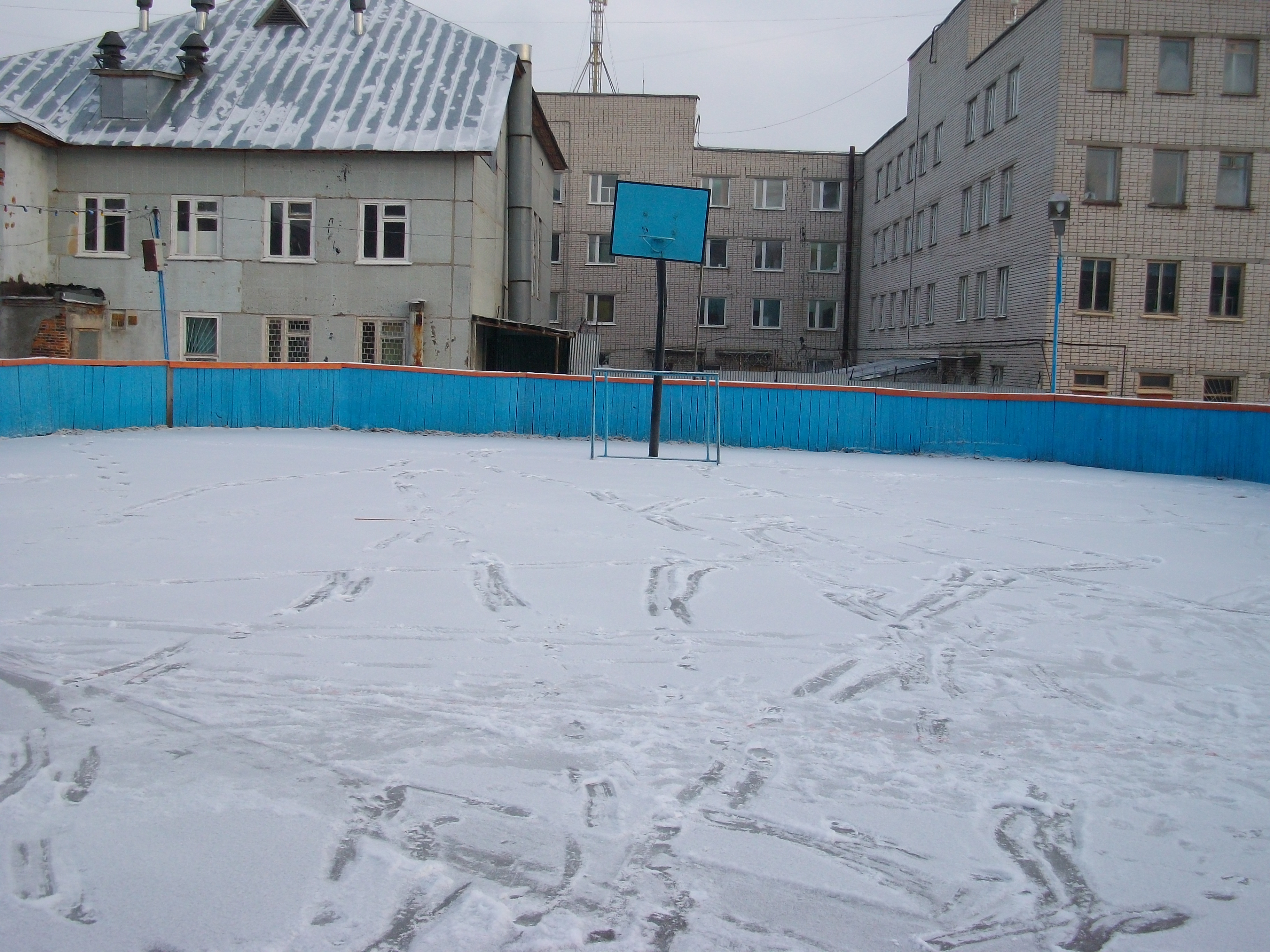 В Ленинском районе  готовятся площадки для зимних забав