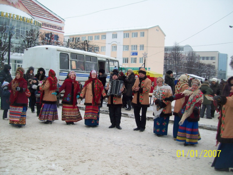15:00 Кульминацией марафона новогодних мероприятий  Ленинского района г.Чебоксары  стала  зимняя ярмарка