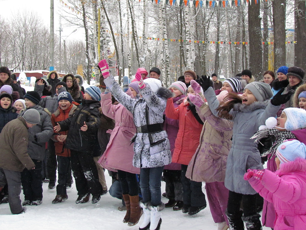 14:20 В Ленинском районе столицы республики открылась главная районная новогодняя елка