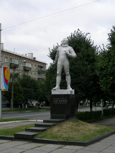 13:48 В Год космонавтики: 35 лет памятнику Ю.А.Гагарина