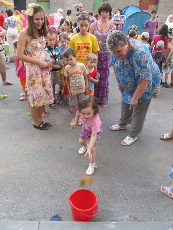14:04 Новая детская площадка – приятный подарок жителям ко Дню города