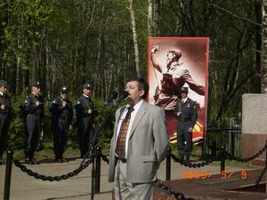 13:35 В Чебоксарах состоялся торжественный митинг у братской могилы воинов, умерших от ран