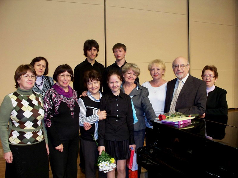12:38 Прошел концерт казанских пианистов – учеников профессора Эльфии Бурнашевой