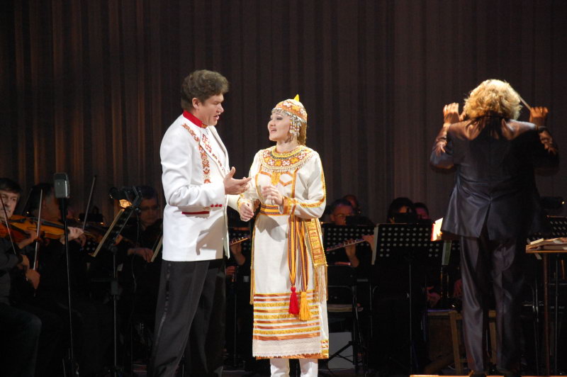 11:54 27 ноября завершился XXI Международный оперный фестиваль им. М.Д. Михайлова. На сцене - традиционный гала-концерт