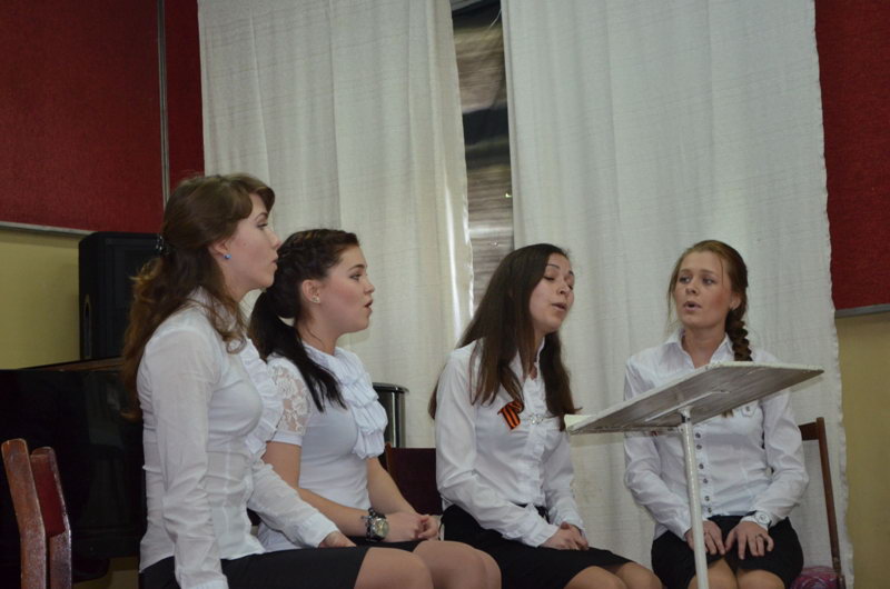 В Чебоксарском музыкальном училище им. Ф.П. Павлова прошёл музыкально-поэтический вечер «Мы вас помним», посвящённый 67-й годовщине Великой Победы