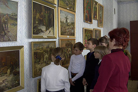 13:00 В экспозиции школьной картинной галереи только подлинники