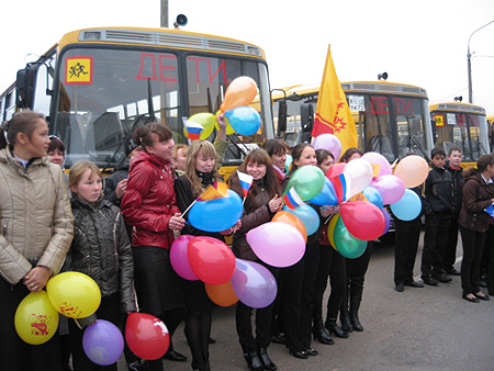 16:56 Школьный  автопарк  пополнился  еще на 16 автобусов
