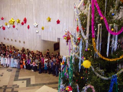 17:54 700 школьников побывали  27 декабря на президентской елке