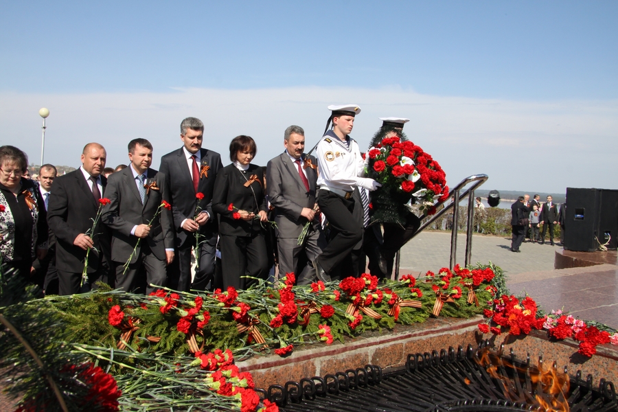 Праздничные мероприятия 9 мая начались в мемориальном комплексе «Победа»