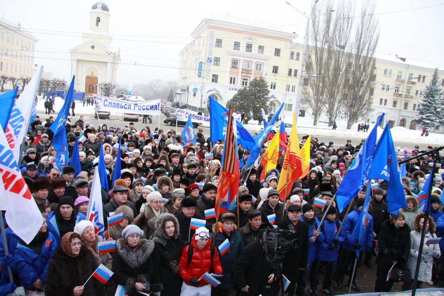 17:22_В Чебоксарах прошел митинг под лозунгом «Слава России»