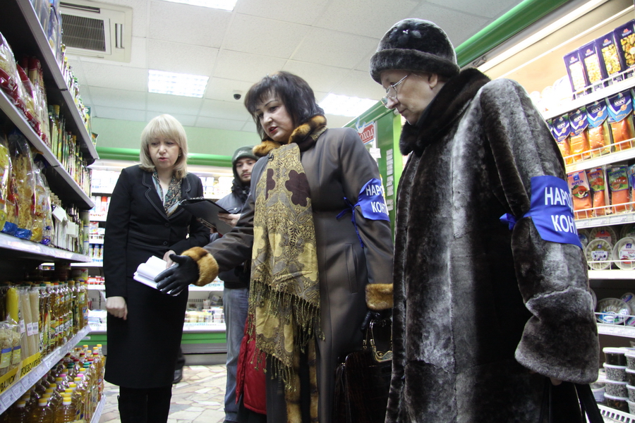 Депутаты выходят на объекты торговли в составе группы «Народный контроль»