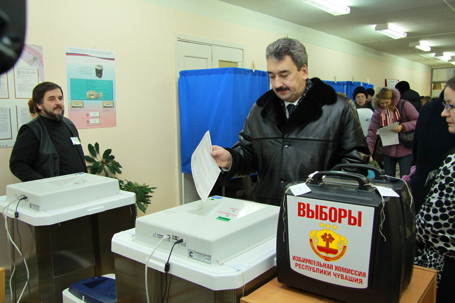 Глава города Чебоксары Леонид Черкесов принял участие в голосовании