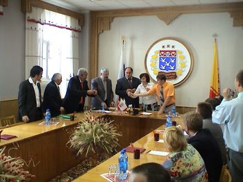 15:50 Венгерскую делегацию встречали сегодня депутаты Чебоксарского городского Собрания и руководители администрации города Чебоксары