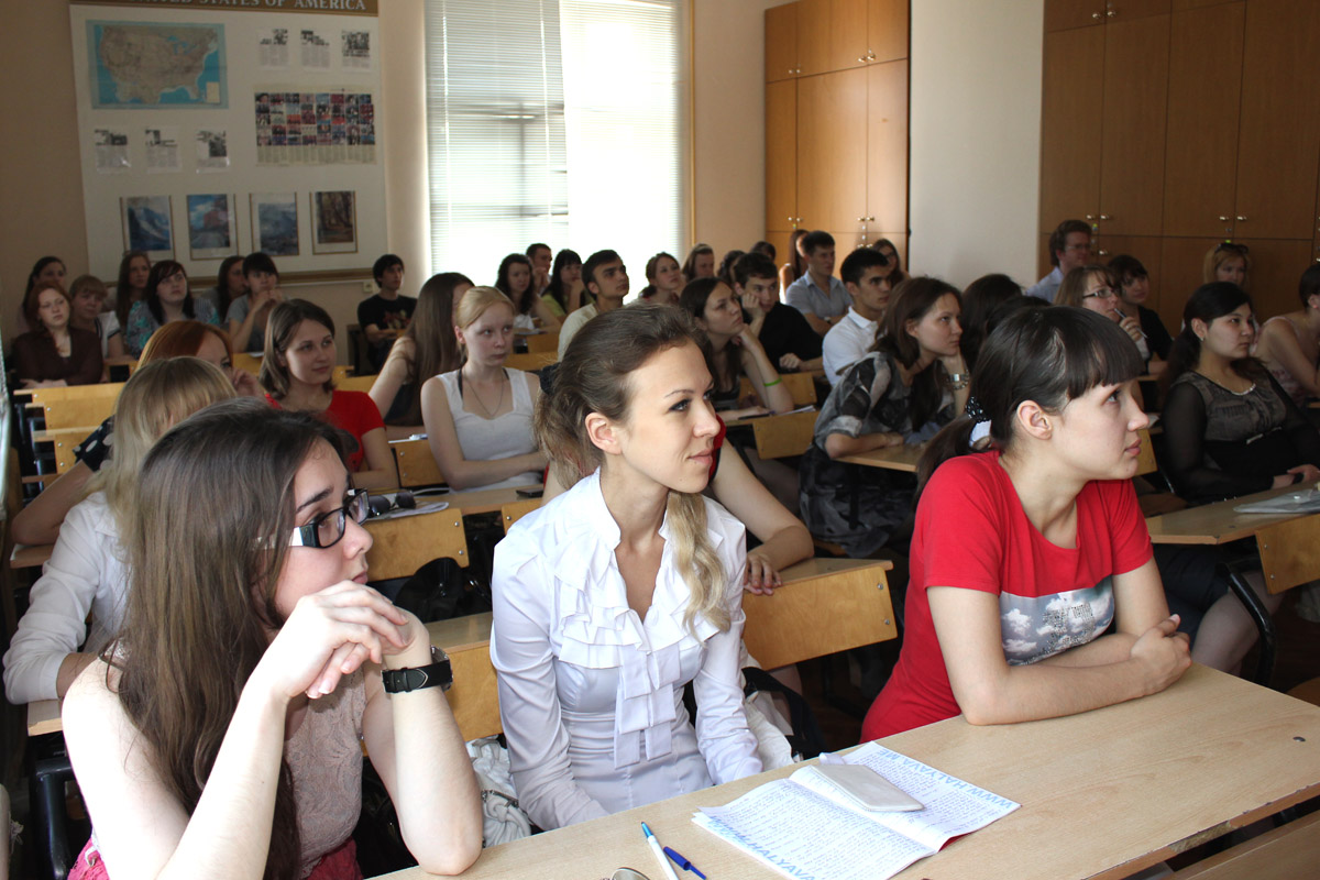 Студенты ЧГПУ встретились с представителем международного телеканала «Russia Today» Рустемом Сафроновым