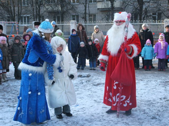 09:25 В Московском районе г. Чебоксары начались новогодние праздники – «Дворовые чудеса»