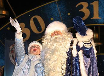 11:30 До начала грандиозного шоу «Парад Дедов Морозов и Снегурочек» осталось 2  дня