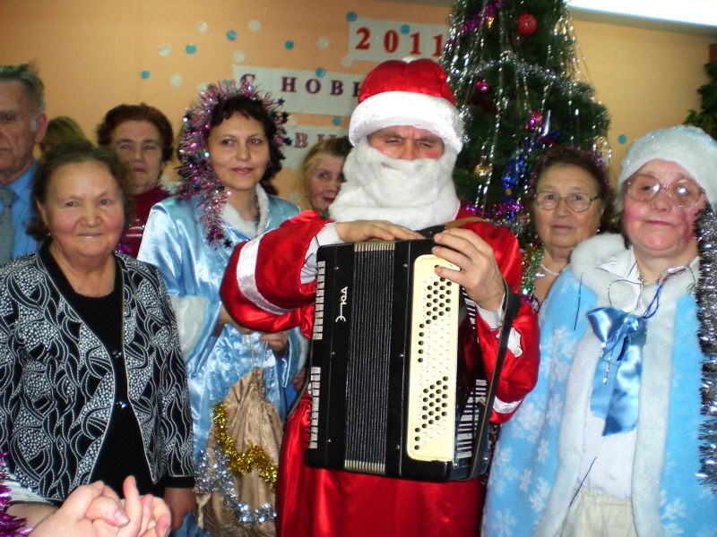 10:52 Для пожилых людей Московского района Центр социального обслуживания населения устроил новогодний карнавал