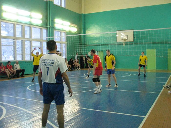 11:07 Команда Госслужбы занятости населения одержала победу в играх предварительного тура по волейболу