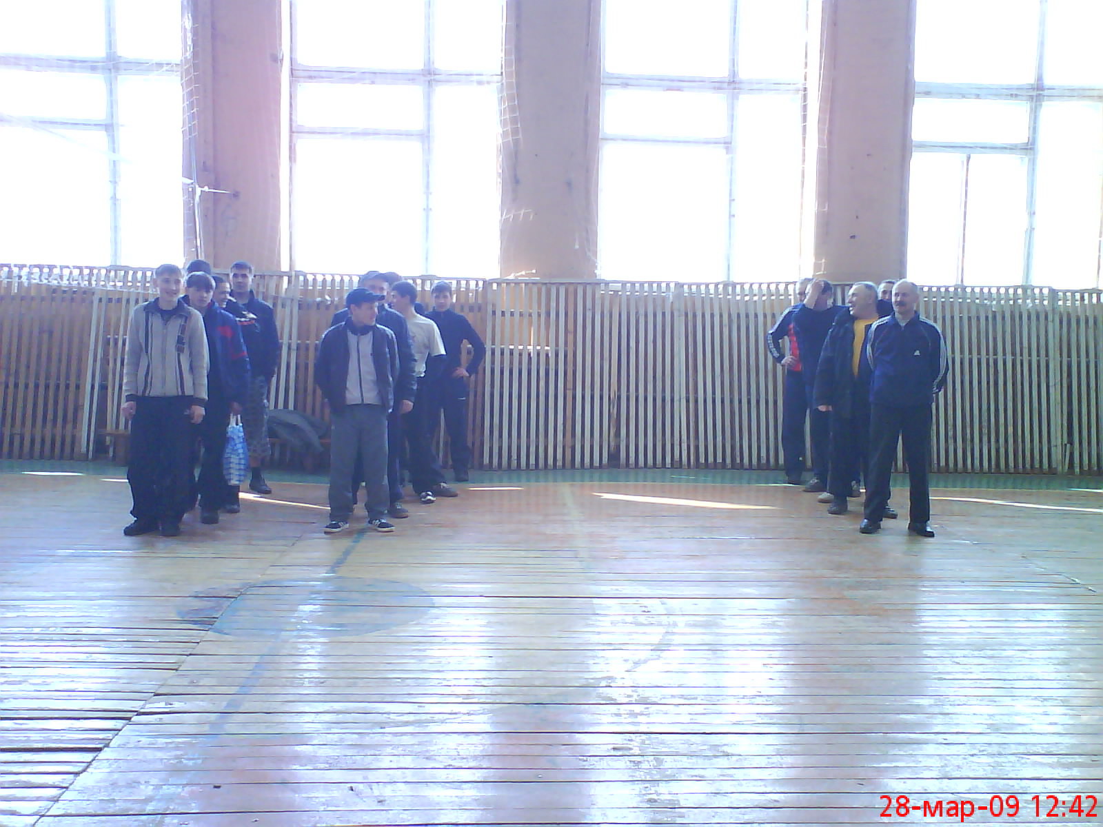 В спортзале Абызовской школы проходят дружеские встречи по волейболу