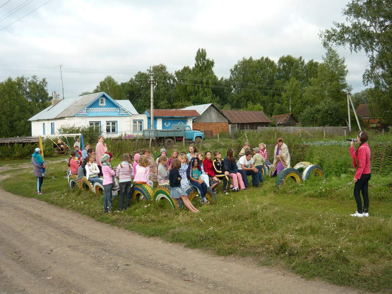 09.30 Гастроли детского ансамбля продолжаются.