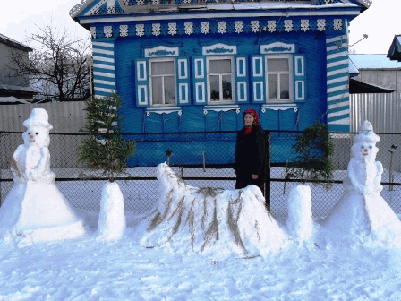 Cнежные композиции  создает жительница деревни Тегешево Зоя Павловна Кудрова на радость для своих внуков и внучек
