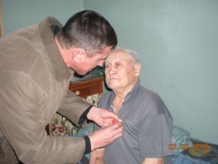 16:40 Новости поселений:  юбилейные медали ветеранам вручили на дому