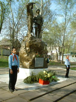 10:00_В ноябре т.г.исполнится 60 лет со дня установки в Алатыре памятника Героям Советского Союза - Боронину М.П. и Ветвинскому В.Ф