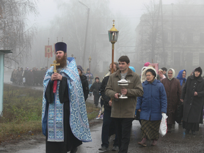 10:40 В День народного единства и праздник иконы Казанской Божией Матери в Алатыре прошел Крестный ход