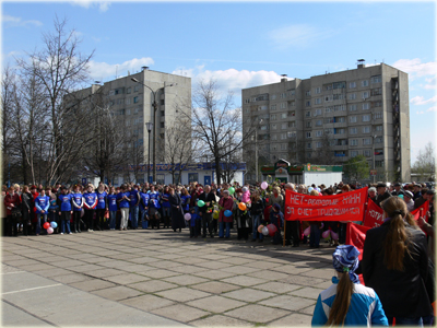 17:00 Члены  Алатырского отделения Всероссийской общественной организации «Молодая гвардия» приняли участие в первомайском митинге
