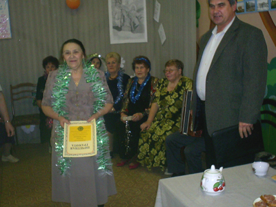 10:50 Одной из самых активных участниц самодеятельного ансамбля «Родник» исполнилось 70 лет