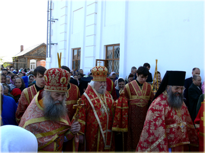 09:40 В Пасхальные дни провел праздничные службы в алатырских храмах митрополит Варнава