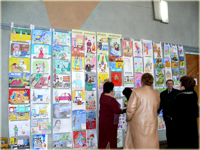 09:20_С 2001 года в Алатыре  проводится конкурс детских рисунков «Радуга профессий»