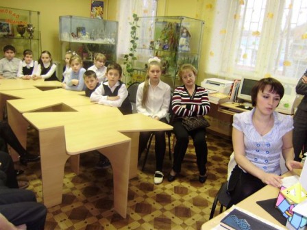 09:25_В День Конституции учащиеся  знакомились с сайтом  Президента России для граждан школьного возраста