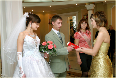 11:05_В Алатыре зарегистрировала свой брак 300-я  молодая семья