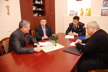 16:05 В Алатыре побывал министр внутренних дел по Чувашской Республике Сергей Семенов
