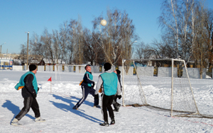 10:27 В Алатыре завершилось открытое первенство города по футболу на снегу