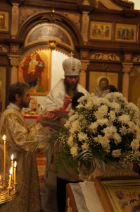 09:00_Епископ Алатырский и Порецкий Феодор  провел  праздничное Рождественское богослужение в храме Иверской иконы Божией Матери