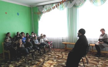10:50_Духовные  беседы с  воспитанниками центра социальной реабилитации для несовершеннолетних проводят священнослужители