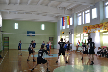11:20_В Алатыре прошёл  открытый турнир по волейболу  памяти  воина-интернационалиста Михаила Суслова