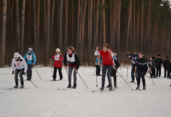 14:55_Зимний  спортивный сезон в Алатыре  закрыли традиционной лыжной эстафетой на призы  газеты  «Алатырские вести»