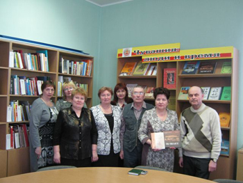 15:50_В ходе творческой встречи  в городской библиотеке В.Д. Кочетков представил новую книгу об истории  Алатыря