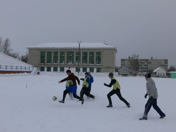 10:55_В Алатыре прошёл второй тур соревнований по мини-футболу среди дворовых команд  микрорайонов