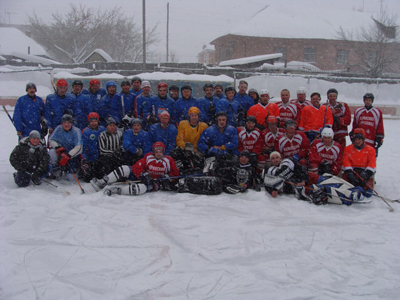 14:17_Через 45 лет  вновь состоялся товарищеский матч по хоккею между сборными командами городов Алатырь и Ядрин